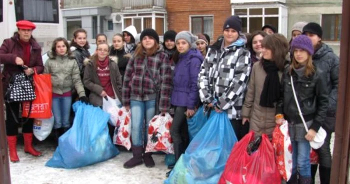 Copiii au plecat la Schitu încărcaţi cu daruri