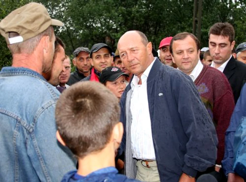 
    Preşedintele Traian Băsescu vrea impozitarea pensiilor cu 16%  