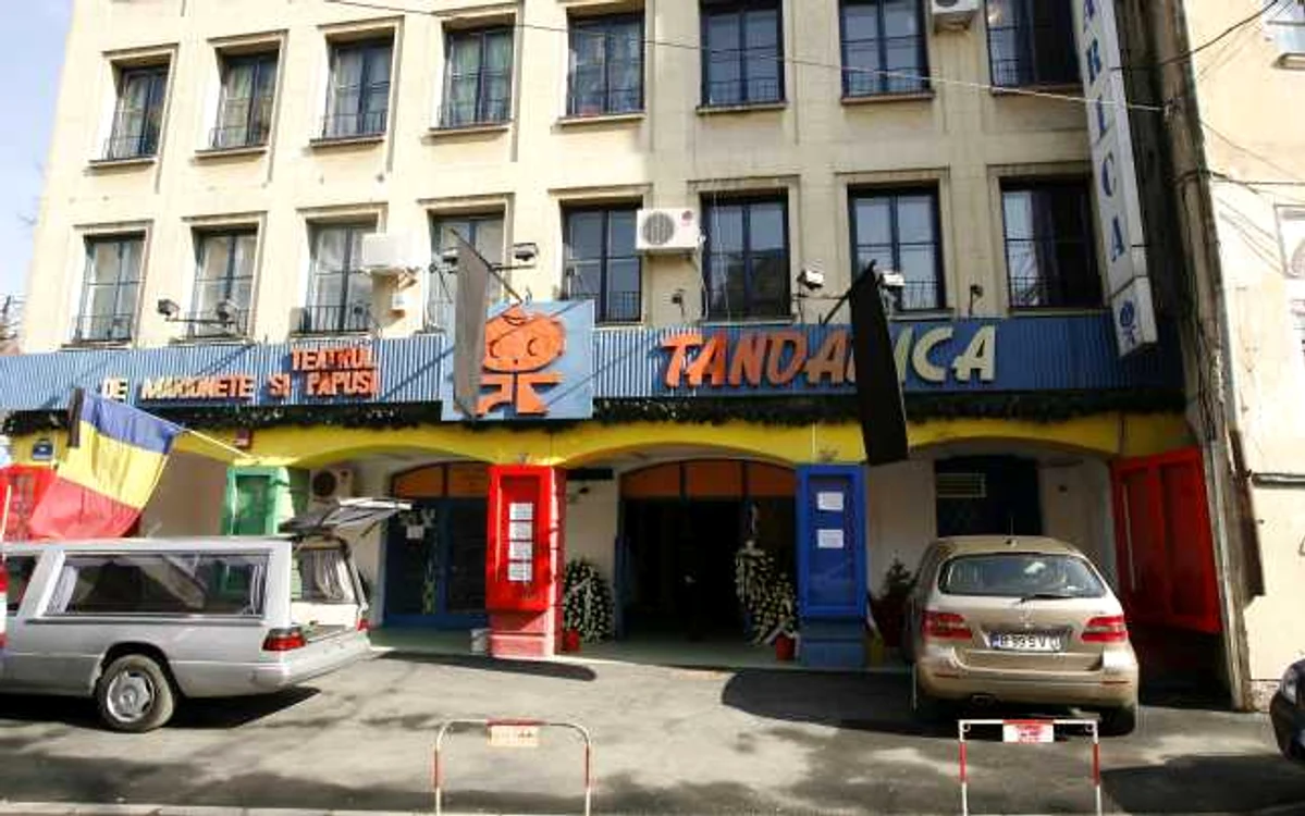 Teatrul Ţăndărică va avea şi un spectacol de seară, rezervat adulţilor