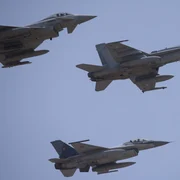 Ceremonia de certificare a detașamentului Forțelor Aeriene Finlandeze sosite în România, care vor executa misiuni de Poliție Aeriană Întărită (Enhanced Air Policing) sub comanda NATO, la baza militară de la Mihail Kogălniceanu, județul Constanța. FOT