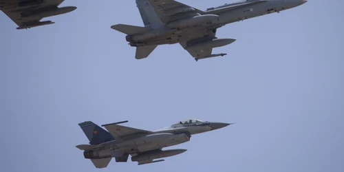Ceremonia de certificare a detașamentului Forțelor Aeriene Finlandeze sosite în România, care vor executa misiuni de Poliție Aeriană Întărită (Enhanced Air Policing) sub comanda NATO, la baza militară de la Mihail Kogălniceanu, județul Constanța. FOT