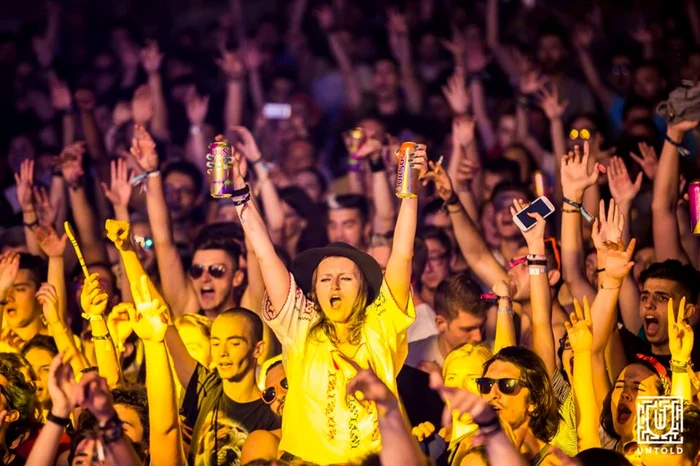 În cea de-a doua zi a
Festivalului Untold, pe scena principală au urcat artişti de renume internaţional
precum Scooter, Tujamo sau Hardwell FOTO Untold Facebook
