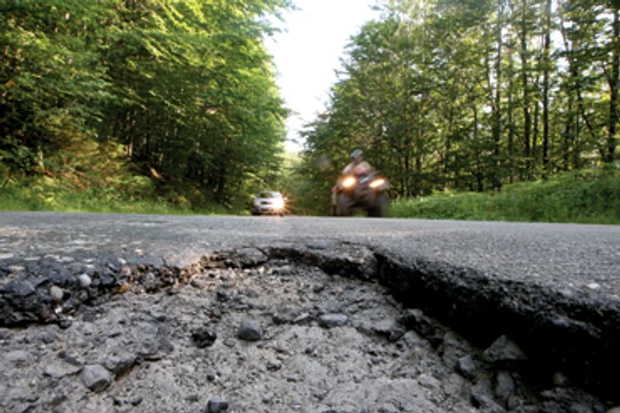 Hunedoara: REGIUNEA PE SCURT / Bani pentru drumul spre Semenic