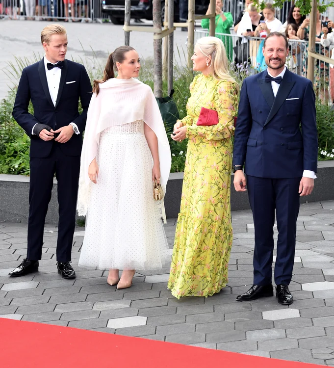 Marius Borg cu Printesa Ingrid Alexandra, Printul Haakon si Printesa Mette Marit GettyImages 1403308101 jpg