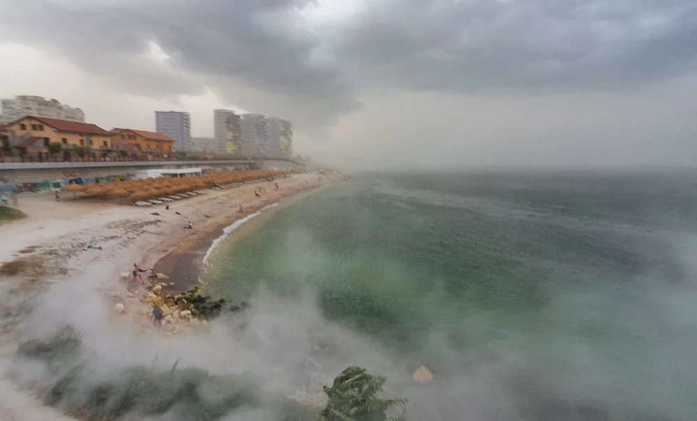 Furtună în Constanța FOTO: Ionuț Druche