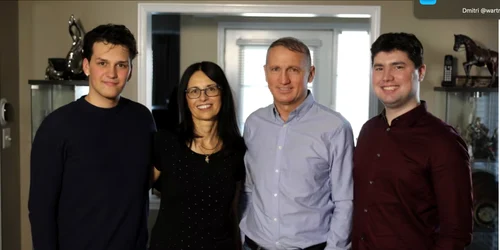 Traian Alexandru si sora sa Dacian Crasnanic plus baietii lor foto arhiva personala jpeg