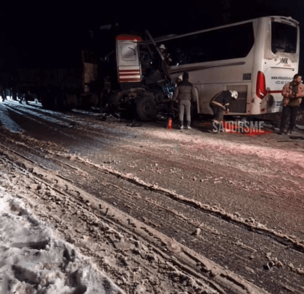 25 de militari ucraineni, răniţi într-un accident rutier în Letonia. Un soldat estonian a murit VIDEO