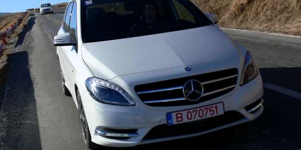Mercedes-Benz Clasa B a venit sub formă de monovolum, cu un llook mai rafinat şi volume care o fac să pară mai masivă