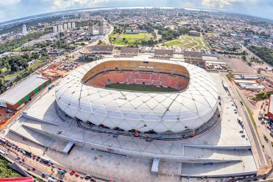 Arena “Amazonia“  nu este încă pregătită să  găzduiască duelul dintre  englezi şi italieni (Foto: Reuters)