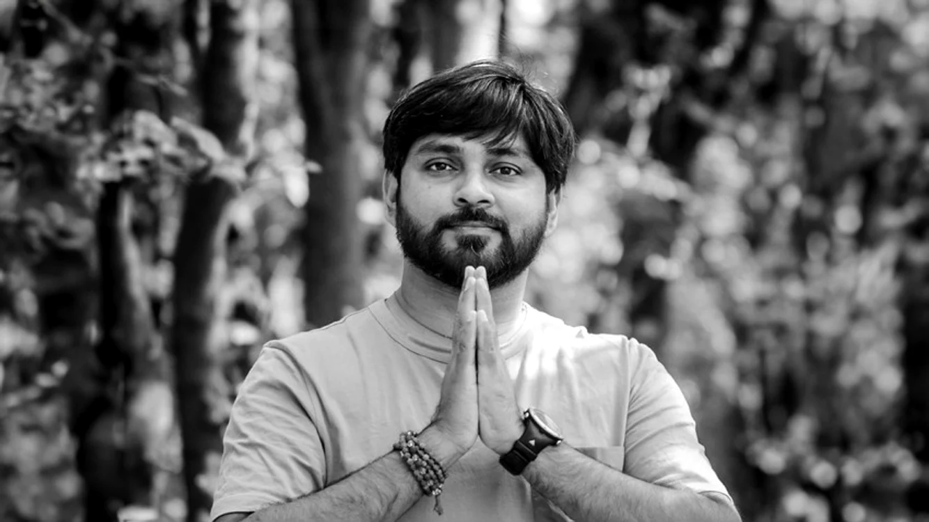 Profesorul de yoga Avisek Majumdar