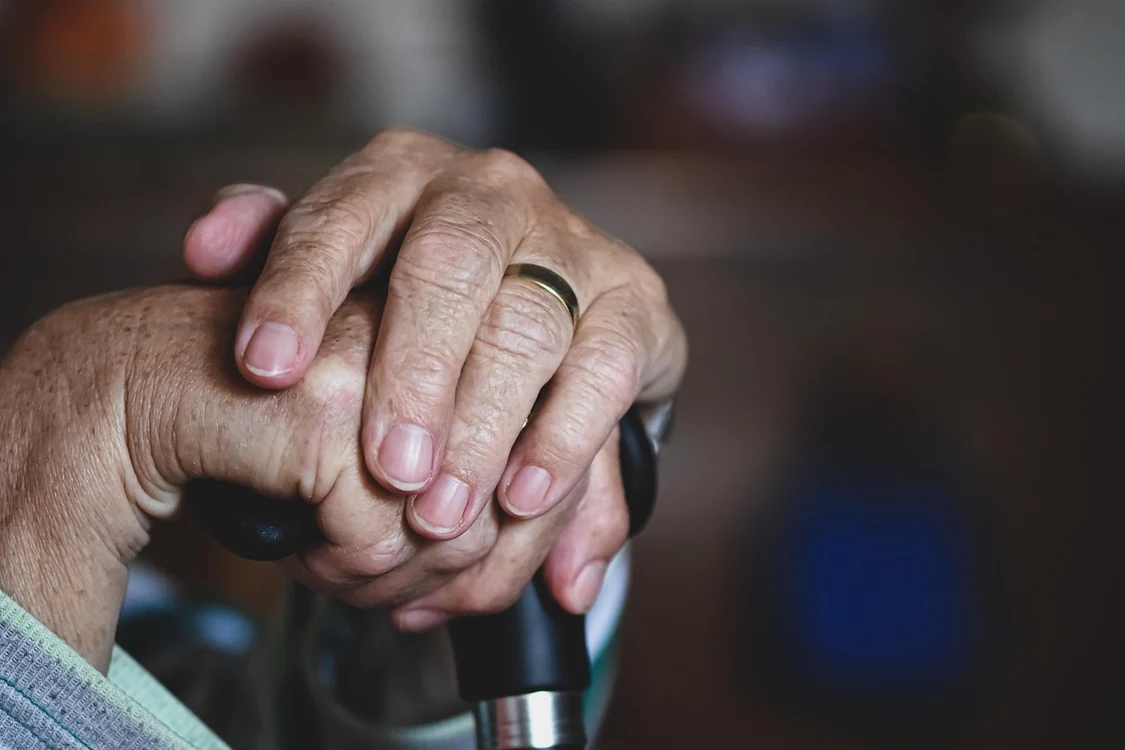 Un italian și-a lăsat averea badantei pentru a se răzbuna pe familie / FOTO: Pixabay