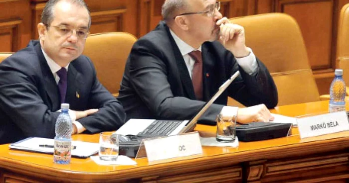 Marko Bela a convocat o şedinţă extraordinară a UDMR pentru a analiza o eventuală ieşire din Guvernul Boc