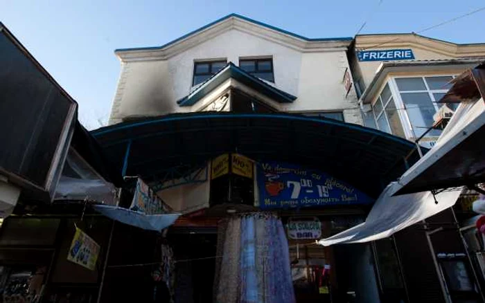 Clădirea din Piaţa Centrală în care a avut loc incendiul FOTO Alexandru Tarlev