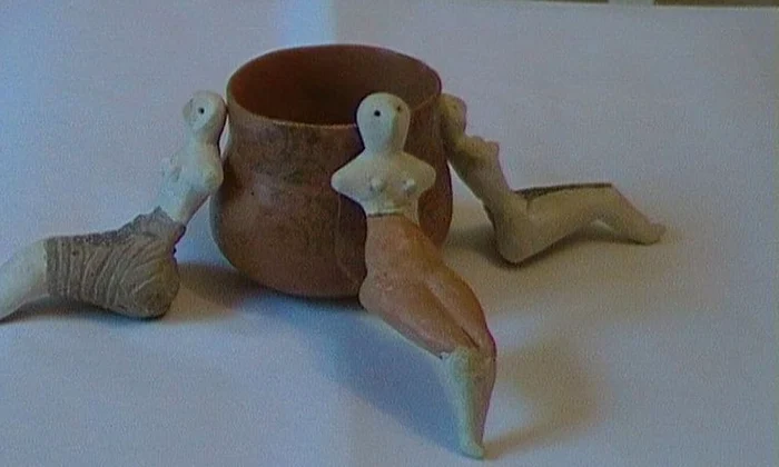 Statuete specifice culturii Cucuteni pot fi admirate online jpeg