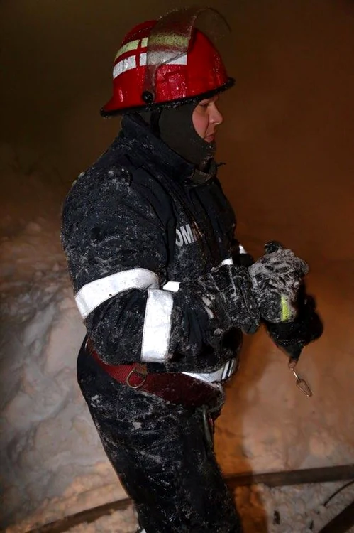 Chiar dacă efectivele de pompieri au fost mari, nu s-a putut interveni eficient