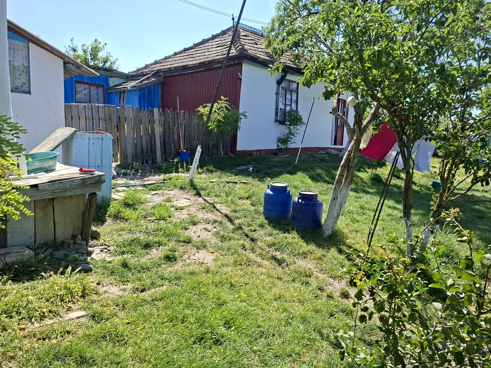 Oamenii trăiesc cu apă la bidon FOTO Cosmin Zamfirache