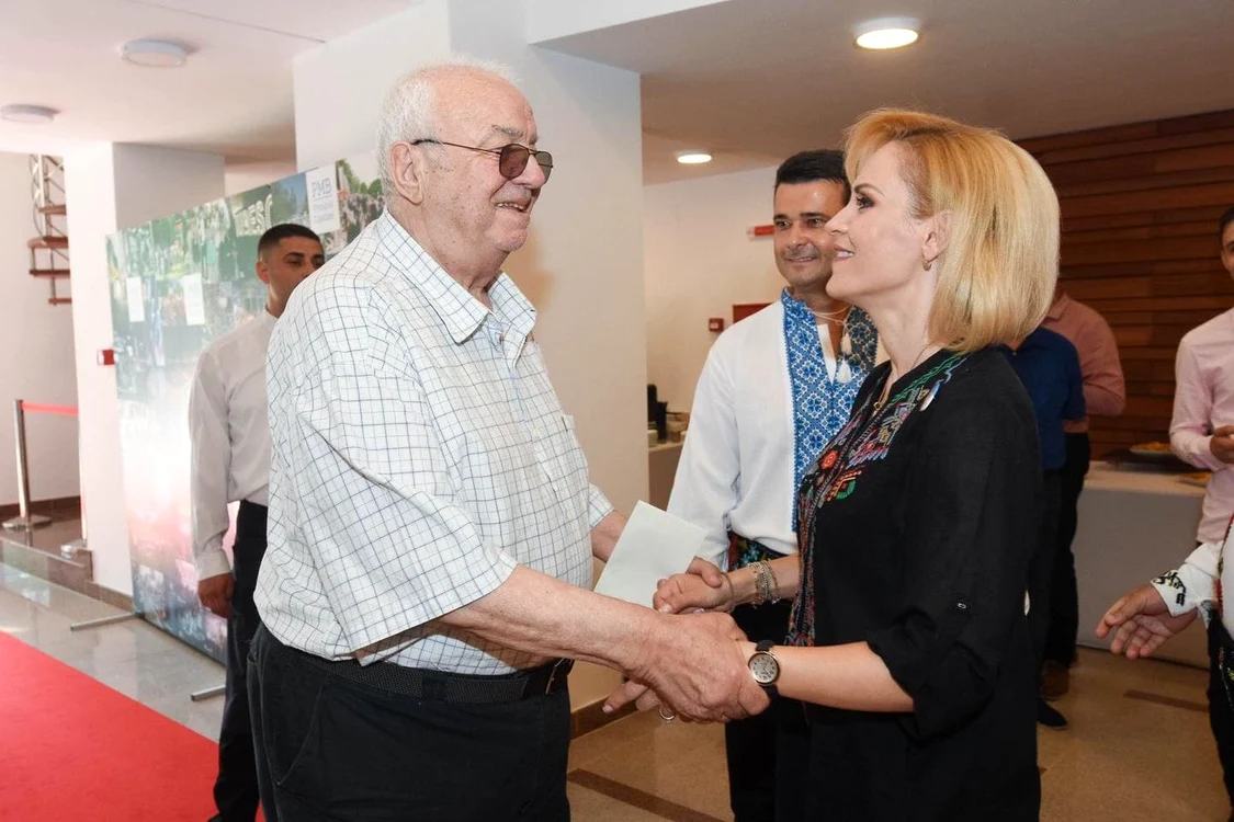 Gabriela Firea alături de Alexandru Arșinel FOTO Facebook 