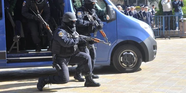 Jandarmii argeşeni au făcut astăzi spectacol în Piaţa „Vasile Milea” 
