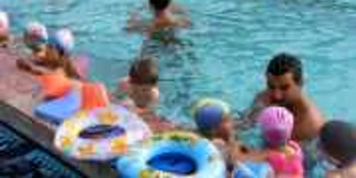 Bacău: S-a redeschis bazinul de înot