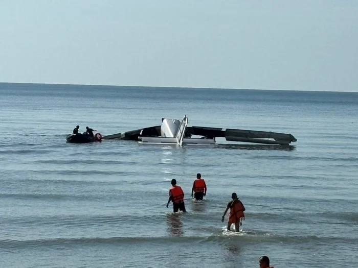 Avionul s-a prăbuşit în mare. FOTO: Facebook Charles Kehinde Alasholuyi