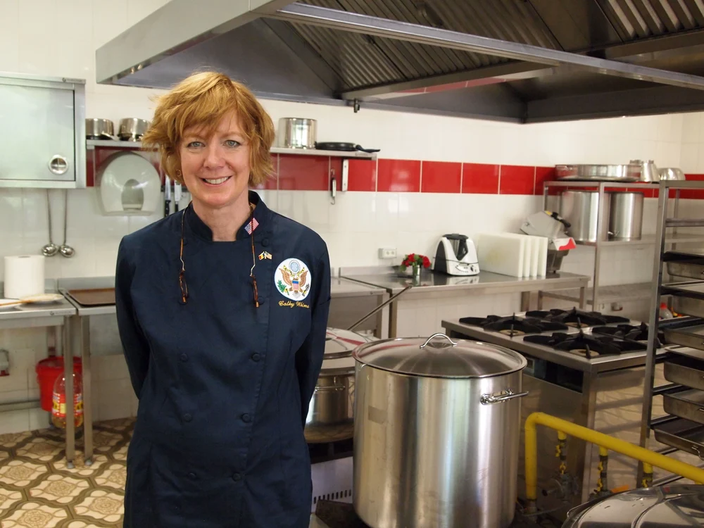 
    Cathy spune că românii dau importanță mare legumelor, spre deosebire de americani, care sunt înnebuniți după carne  
