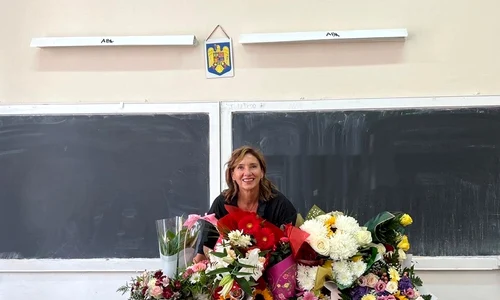 Carmen Iohannis in negru in prima zi de scoala (3) jpg