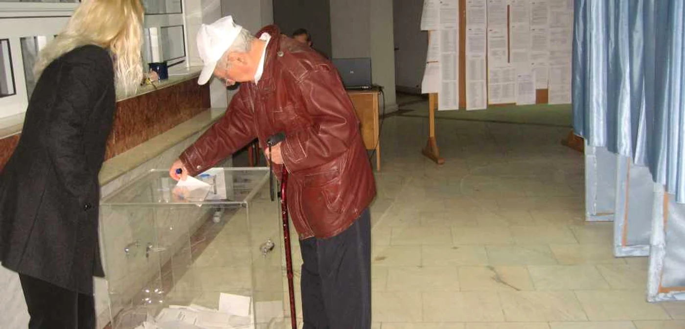 Procesul de votare a fost reluat după 10 minute.