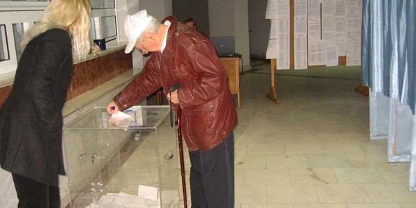 Procesul de votare a fost reluat după 10 minute.