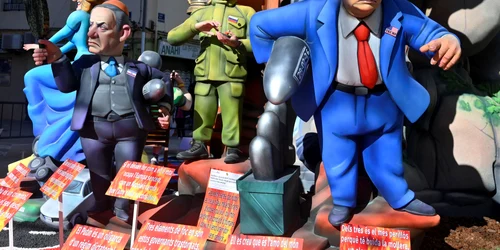 Figurine uriașe cu Trump, Putin și Netanyahu, la un festival din Spania FOTO AFP