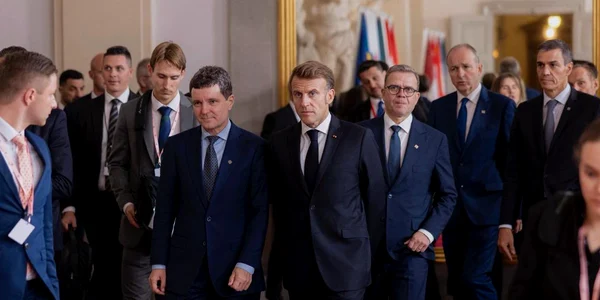 Nicusor Dan, Macron X jpg