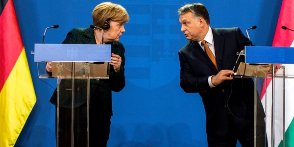 Cancelarul german  Angela Merkel şi primul ministru ungar Viktor Orban discută în timpul unei conferinţe de presă la Budapesta Ungaria FOTO Guliver/Getty Images
