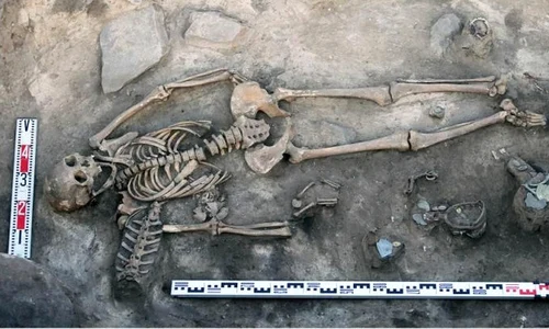 Arheologii au descoperit o înmormântare rară din secolul al X-lea, în sudul Rusiei (© Serviciul de Presă al Institutului de Istoria Culturii Materiale al Academiei Ruse de Științe)