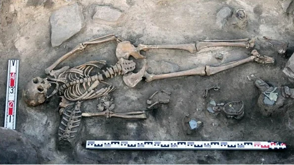 Arheologii au descoperit o înmormântare rară din secolul al X-lea, în sudul Rusiei (© Serviciul de Presă al Institutului de Istoria Culturii Materiale al Academiei Ruse de Științe)