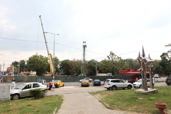 
    Gura de metrou va fi vizavi de  locul unde este amplasat şantierulFoto: Sever Gheorghe   