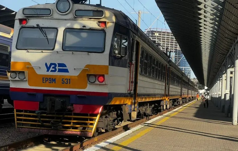 Ucraina introduce un tren zilnic direct către București