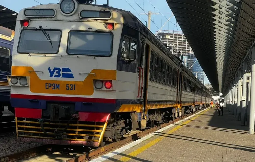 Ucraina introduce un tren zilnic direct către București