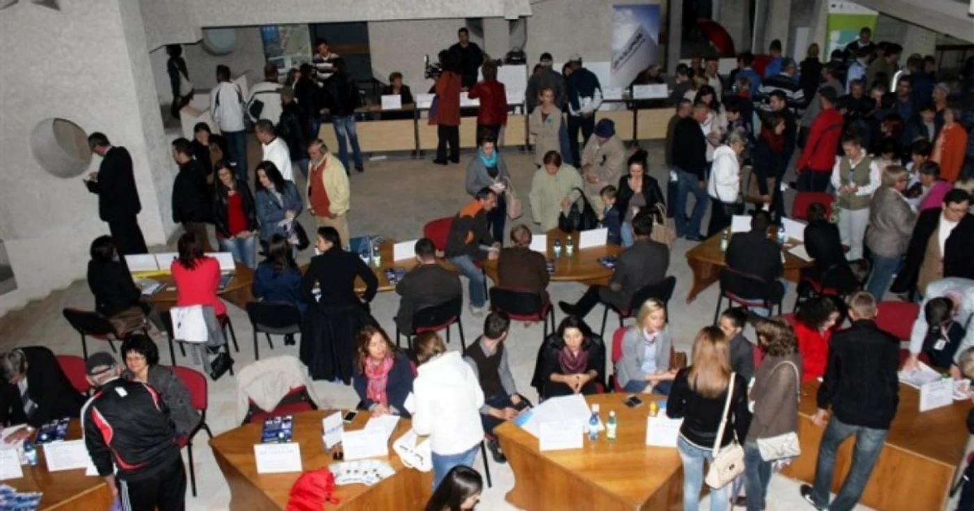 Alte firme sunt primite la bursa locurilor de muncă doar dacă respecta cerintele firmei care ofera cele mai multe posturi