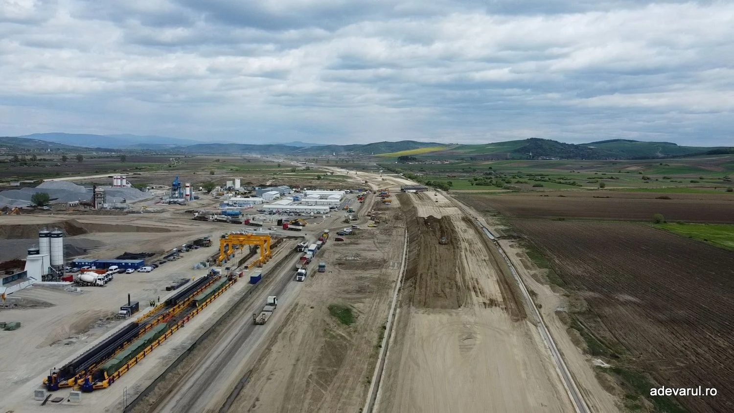 Cum arată primul mare șantier al Autostrăzii Unirii. A8 prinde contur între Târgu Mureș și Miercurea Nirajului