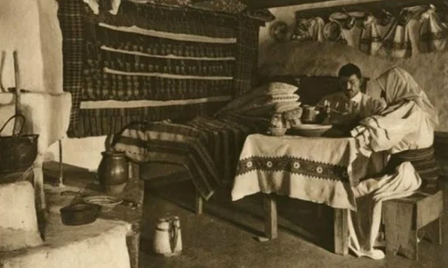 Ce feluri de mâncare se găseau în meniul românilor acum 100 de ani  Mămăliga şi verdeţurile erau la ordinea zilei, carnea se consuma doar în cazuri speciale jpeg