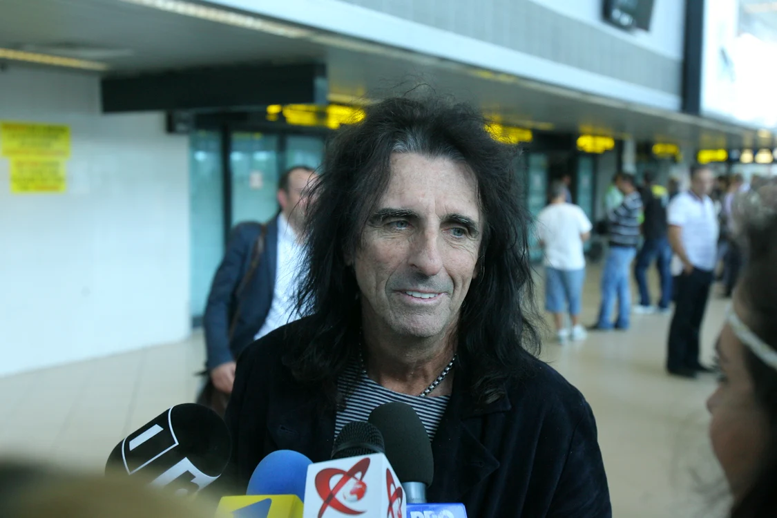 
    Alice Cooper a deschis un magazin unde îşi vinde hainele  