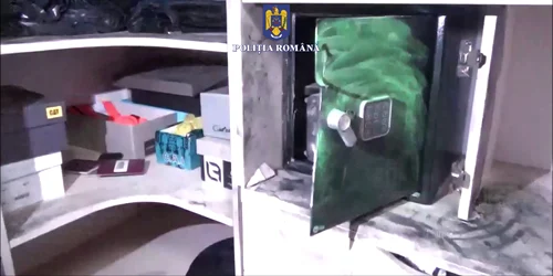 hotii au taiat seiful png