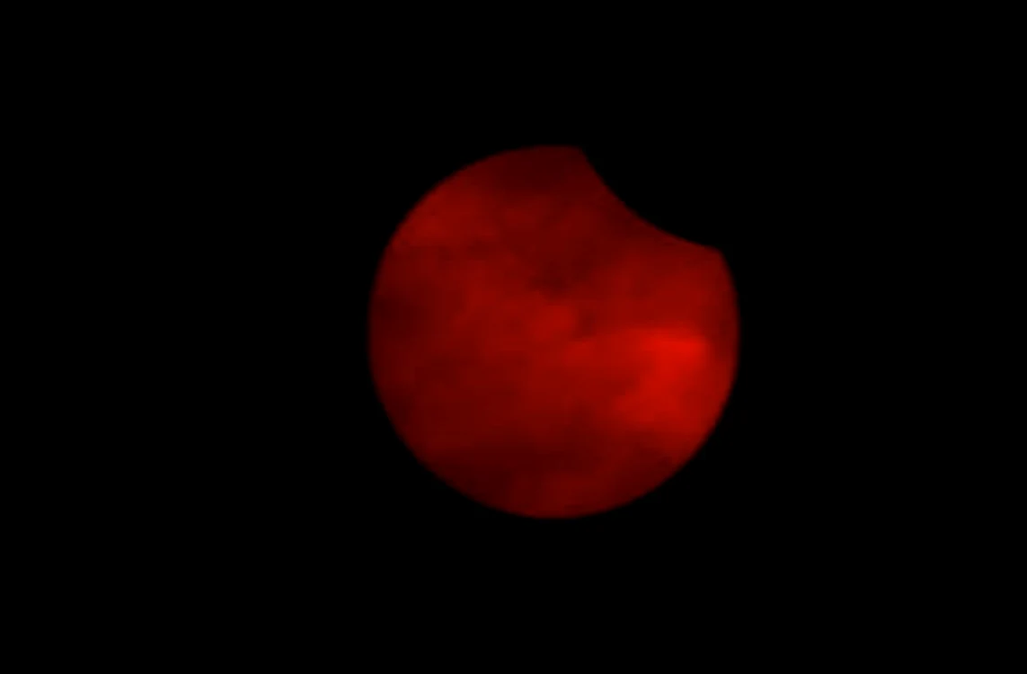 La Bucureşti, eclipsa a fost vizibilă începând cu ora 8.08, sfârşitul fiind la ora 9.12foto: captură YouTube