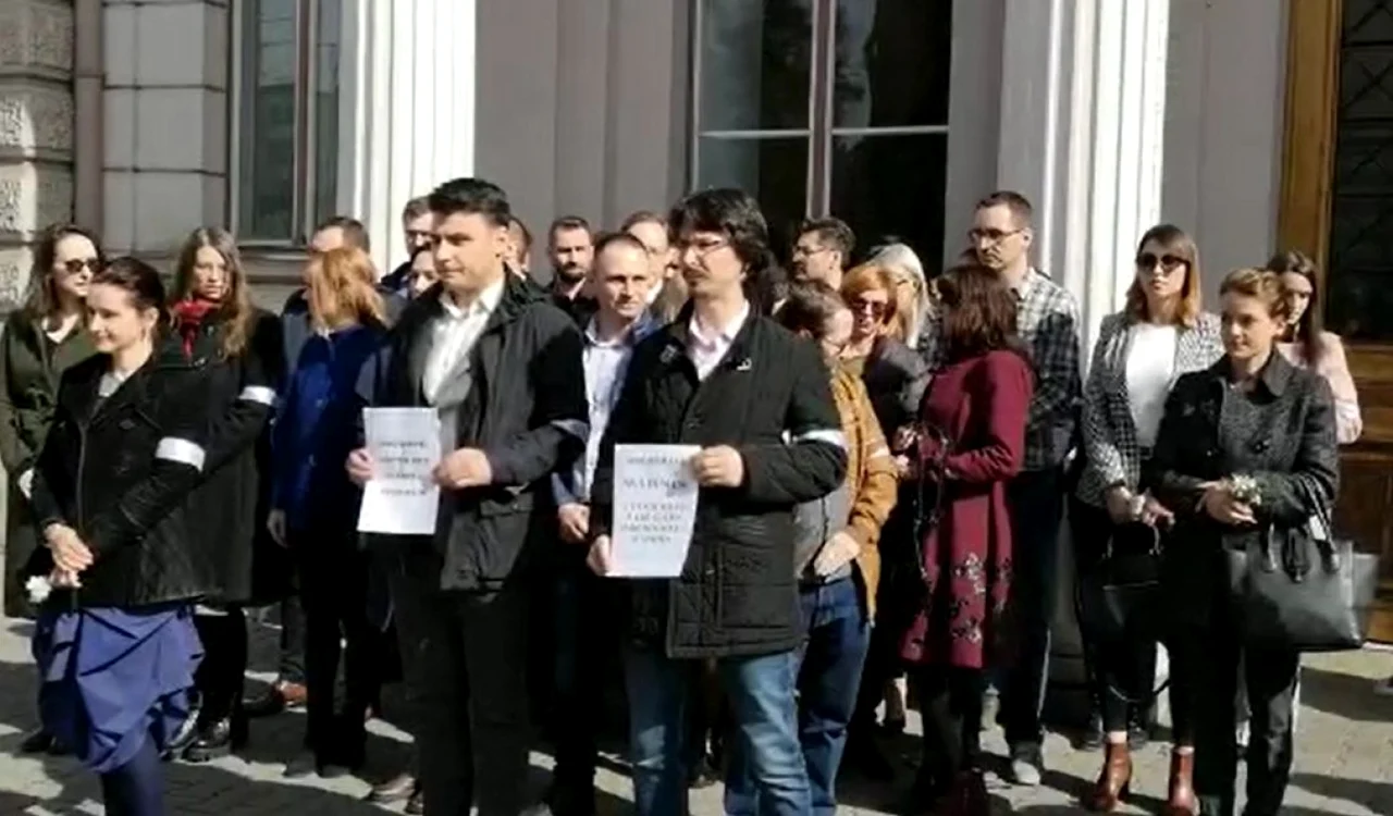 Zeci de magistraţi clujeni au ieşit în stradă, inclusiv vineri, 8 martie. FOTO: Adevărul