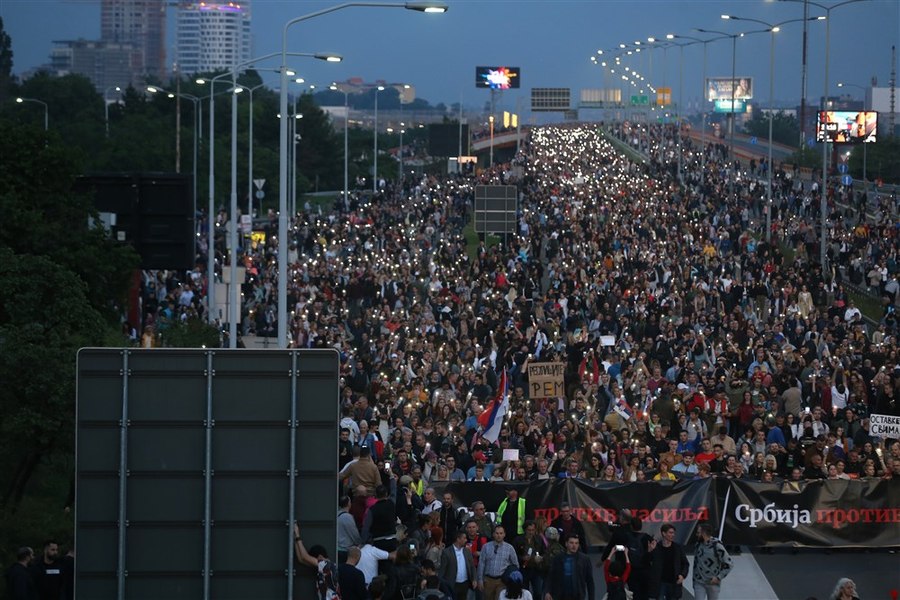O nouă manifestaţie la Belgrad după recentele atacuri armate