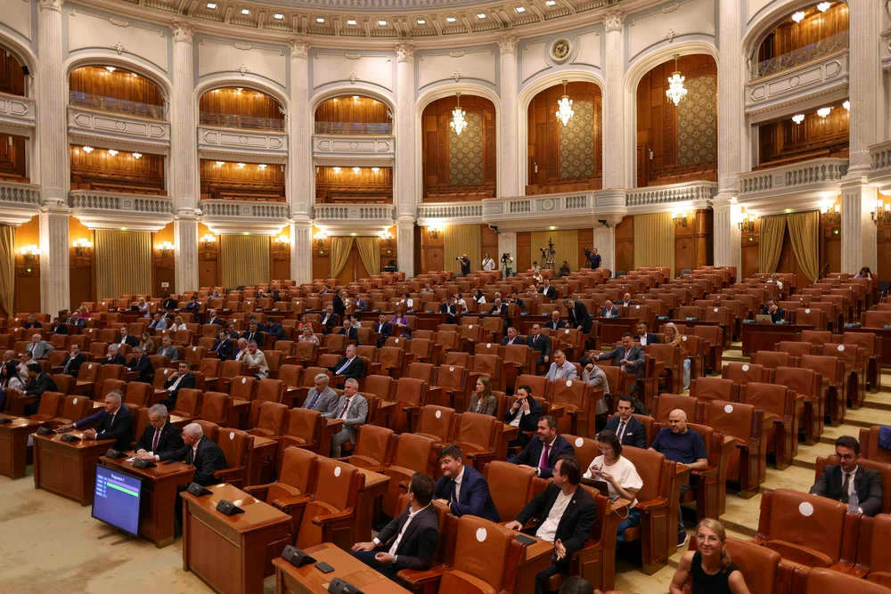 Parlamentul s-a reunit în sesiune extraordinară. Au început dezbaterile pe proiectele-cheie din PNRR de peste 3 miliarde de euro