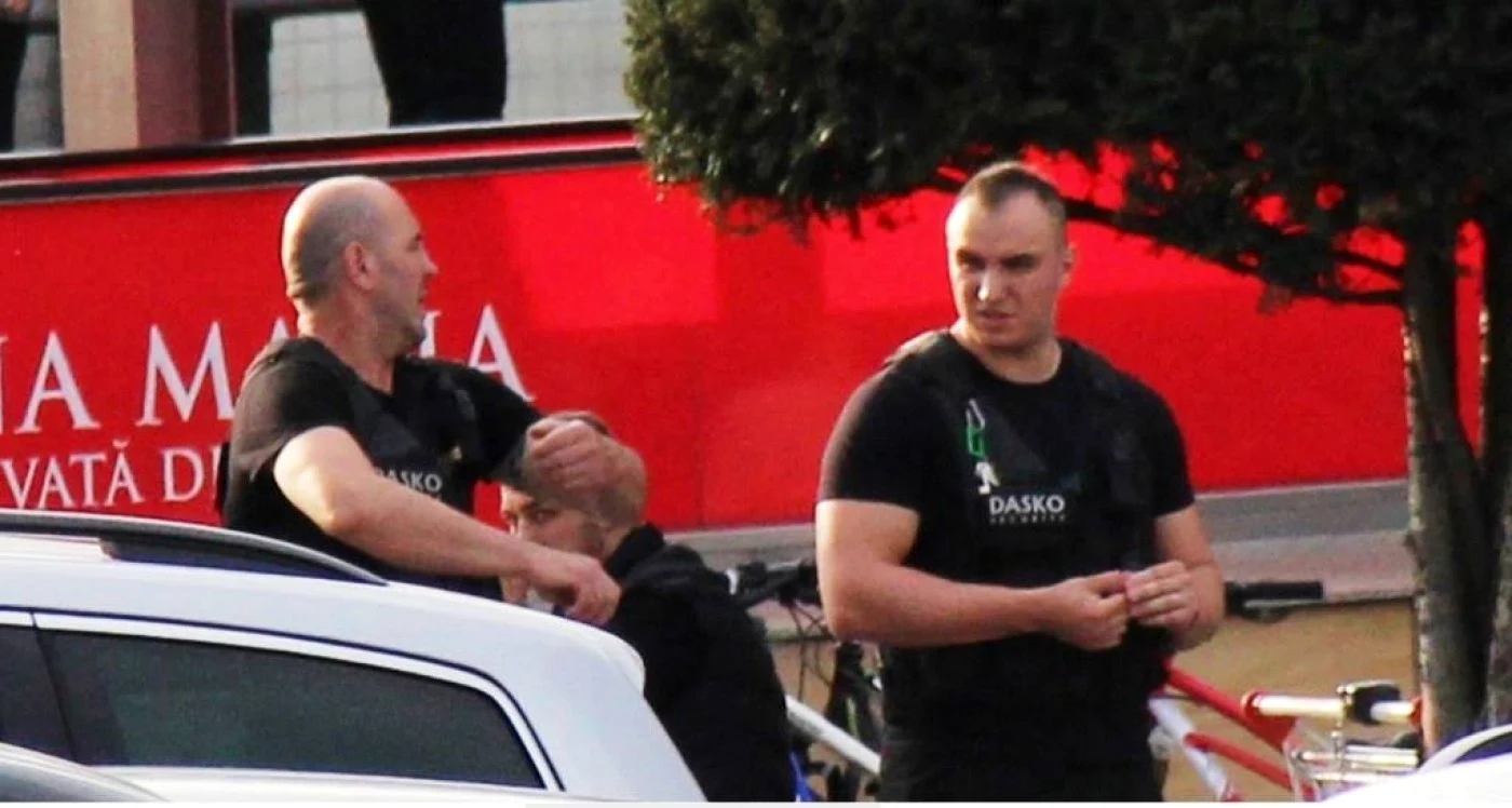 Sorin Dan i-a fotografiat pe paznicii despre care susţine că l-ar fi sechestrat şi bătut