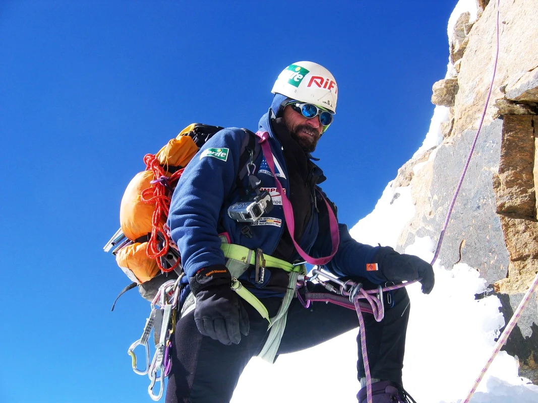Constantin Lăcătușu este primul român care a ajuns pe Vârful Everest. Foto: arhiva personală