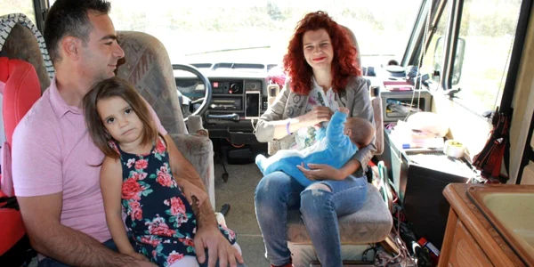 români nomazi în rulotă foto diana frîncu