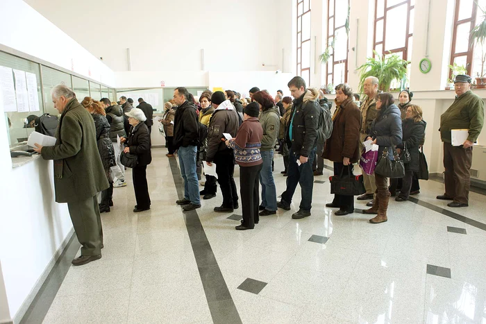 
    Ministerul de Finanţe a renunţat  la supraimpozitarea românilor  care au două sau mai multe case  