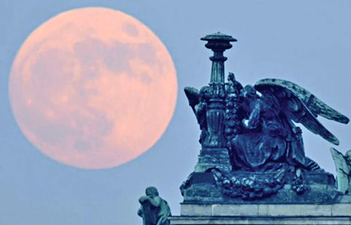 Aşa s-a văzut  Luna imensă,  de pe tot Globul